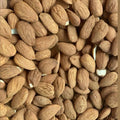 Almendra cruda con piel